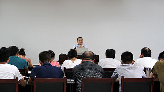 一帆机械中高层领导学习普及法律知识